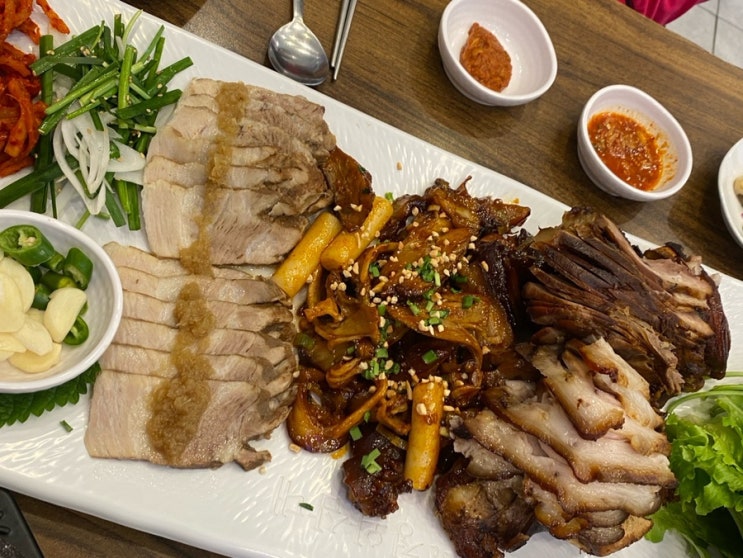  대전 원신흥동 목원대 맛집 족발 보쌈 전문점 청와삼대 대전유성점