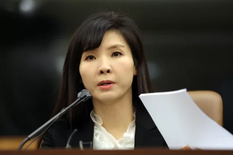 <b>서지현</b> 전 <b>검사</b>, <b>안태근</b> 전 검찰국장 상대 '미투' 손해배상소송... 