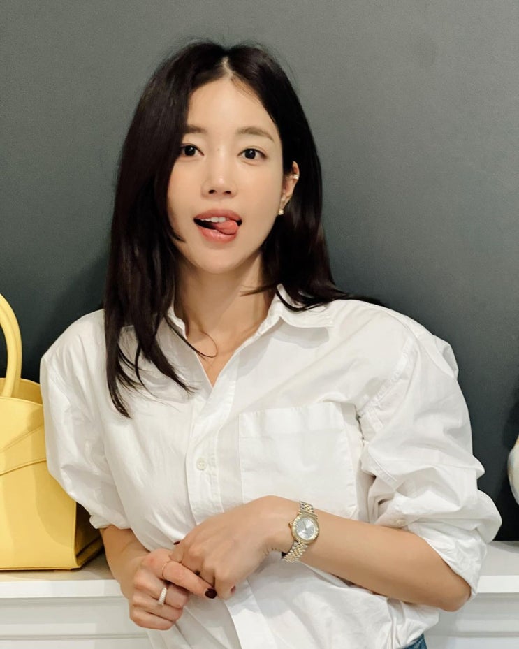  30대 여자 직장인 데일리 메탈 워치로 여성들의 명품 브랜드 페라가모 손목 금 시계 추천 w. 기은세