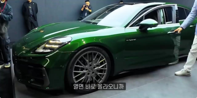  포르쉐 파나메라 세계 최초 공개 현장!...뭔 차가 점프 하는줄, 혁신적 변화에 깜짝! - 요약정리
