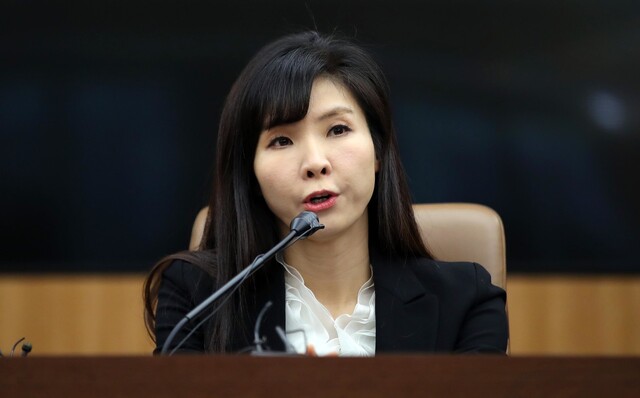 <b>서지현 검사</b>, 성추행과 인사불이익 관련 <b>안태근</b> · 국가 상대... 