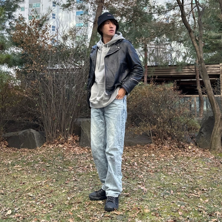  남자 가죽 라이더자켓 버킷햇 스트릿룩 패션 코디 완성
