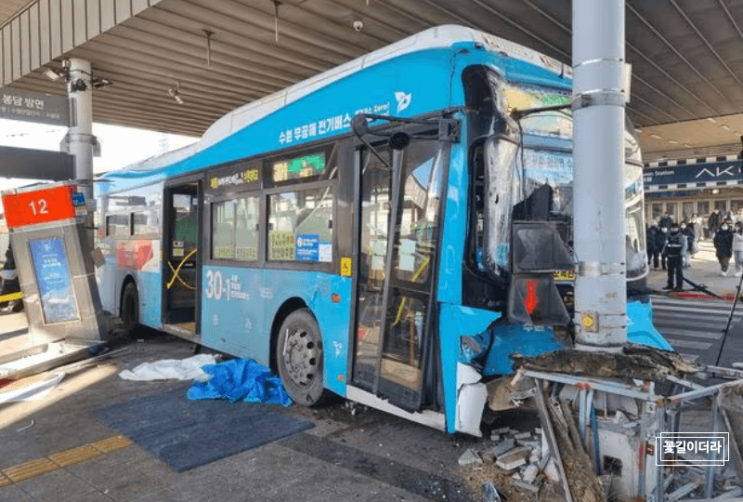  수원역 버스 사고 인도 덮쳐 1명 사망 17명 부상