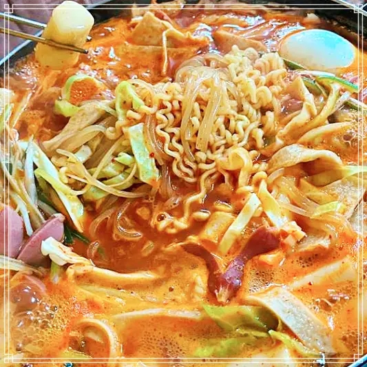 생방송투데이 12월22일: 인천 인하대 즉떡 맛집과 카레즉떡, 쫄볶이 인생 분식 변함없는 안식처, 추억의 학교 앞 떡볶이 이모떡 즉석떡볶이 코너 추천