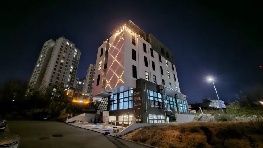 엠오엠브런치카페 사진 1