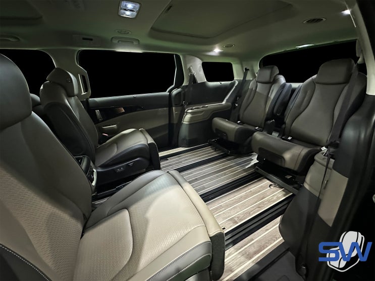 카니발 페이스리프트 시그니처 9인승 풀옵션 토프 신차 그대로 넓게 타는 공간레일 개조
