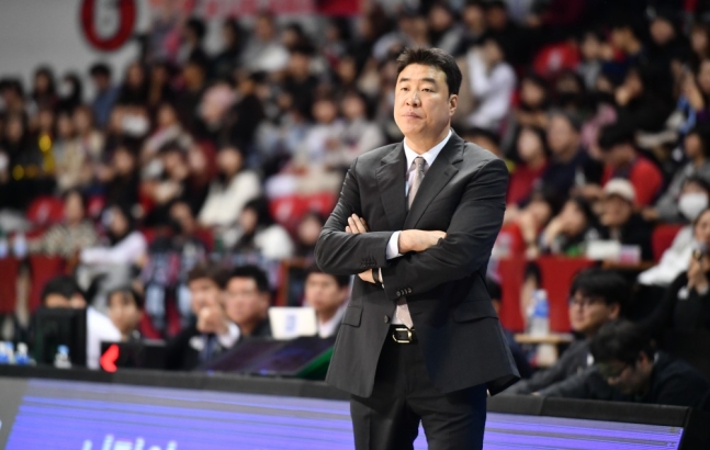 KBL 프로<b>농구</b> <b>삼성</b>썬더스 은희석 감독 전격 사퇴, 김효범... 