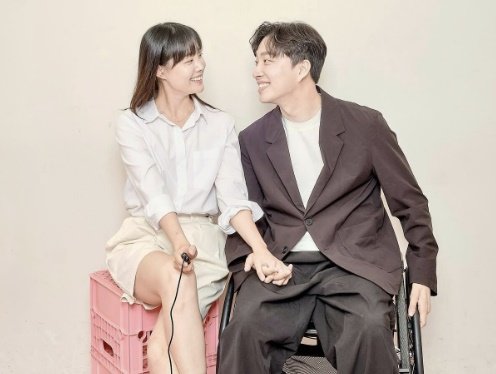 <b>송지은</b>(시크릿 멤버) 전신마비 <b>유튜버</b> 박위와 <b>열애</b> "휠체어... 