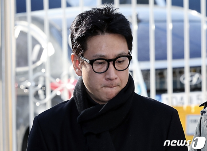 <b>이선균</b> 협박 유흥업소 실장 공범 검거 <b>경찰</b>, <b>구속영장</b> 신청