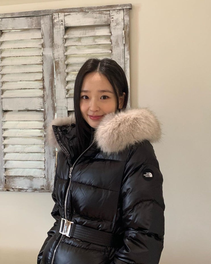 겨울 임산부 옷 패션으로 페미닌한 타입의 노스페이스 여성 롱 패딩 구스다운 코트 추천 w. 손연재