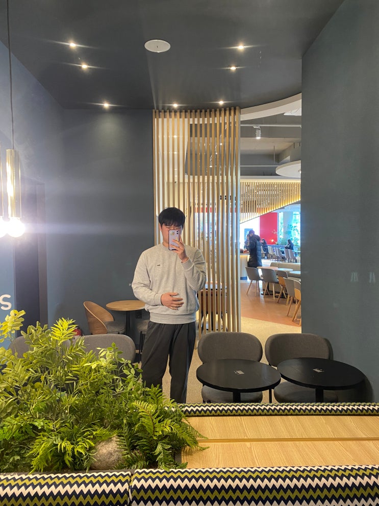  신촌역 할리스 신촌역 8번출구 카페 쇼츠유튜버 이경탁의 한 해