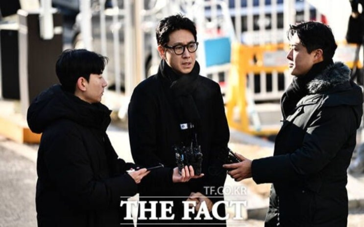 <연예가핫이슈> 두 손 모은 이선균 "심려 끼쳐 죄송하다 성실하게 답하겠다" <연예가핫이슈> 두 손 모은 이선균 "심려 끼쳐 죄송하다 성실하게 답하겠다"