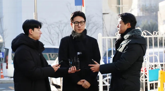 혐의' <b>이선균</b> 협박한 유흥업소 실장 공범 체포... <b>구속영장</b> 신청