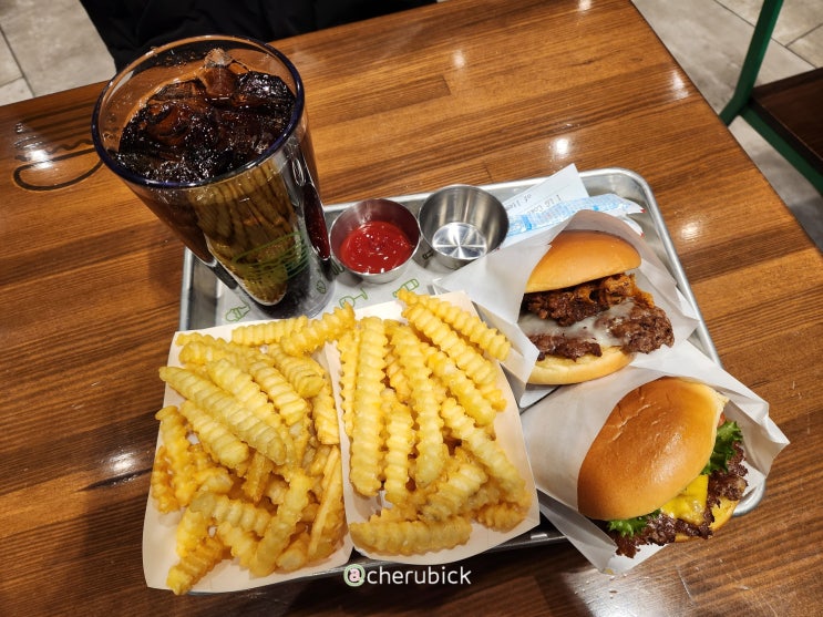  동대문 맛집 / 쉐이크쉑 두타 동대문점 신메뉴 버번 베이컨쉑 내돈내산