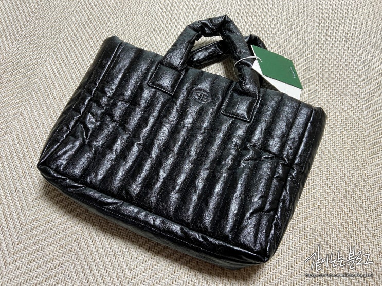  시엔느 래더 패딩백 / Sienne Leather Padding Bag (Black)
