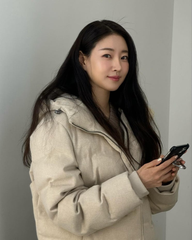 김사랑이 착용한 명품 여자 로로피아나 여성 패딩 브랜드 정보! 김사랑이 착용한 명품 여자 로로피아나 여성 패딩 브랜드 정보!