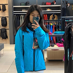 설산 다니면서 쭉 입고 있는 몬츄라! 죽전 몬츄라 매장 겨울 등산복 네비스 K 쟈켓 우먼 패딩 ....