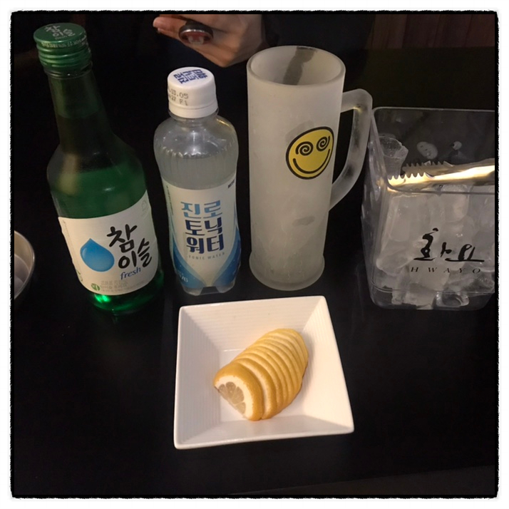  초간단 소주하이볼 만들기 토닉워터 소주 레몬 세가지만 있으면 ok