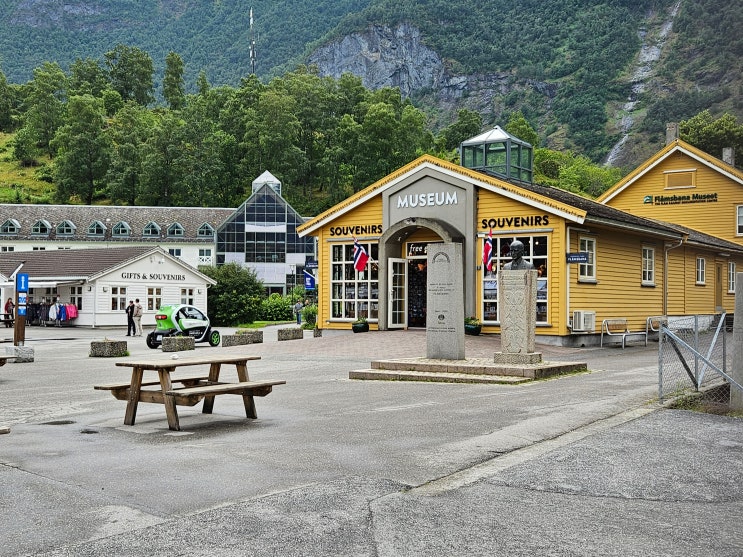 북유럽 7개국 여행 : 노르웨이 (플롬 -&gt; 플롬마을,플롬 철도 박물관, 크리스텐센 주지사 기념비)
