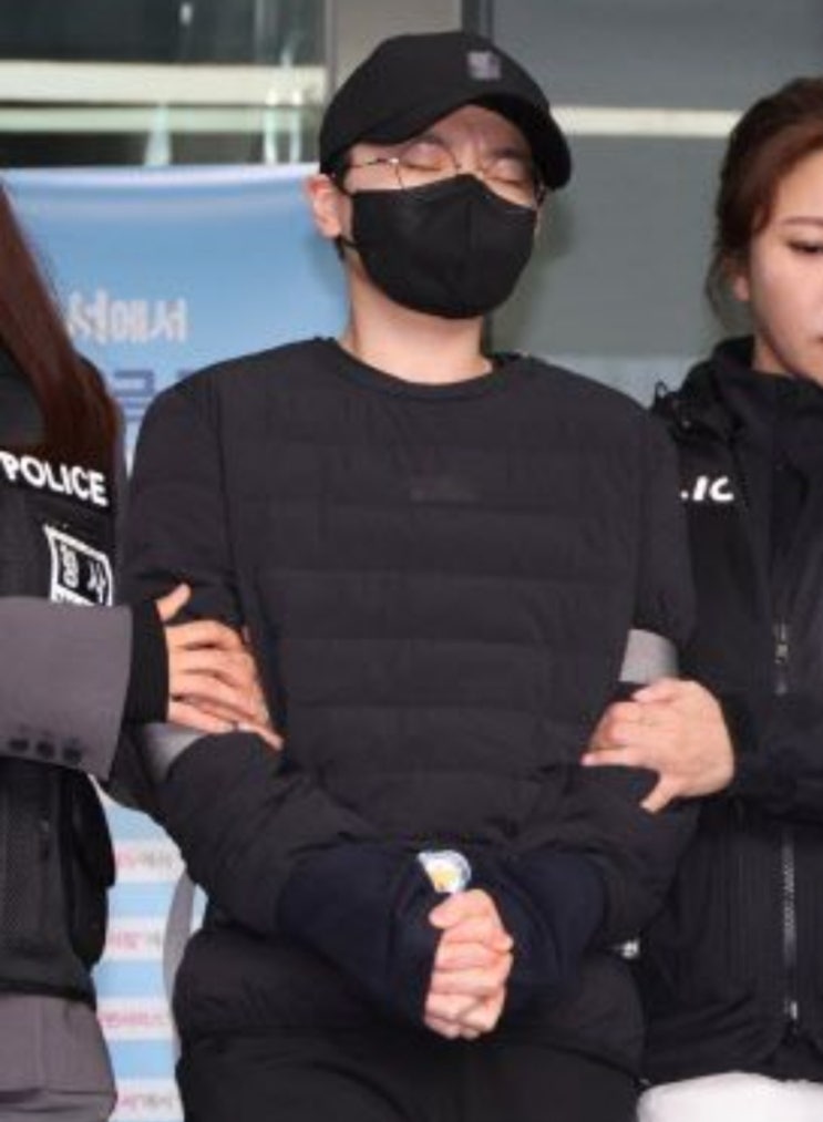 <실시간 핫이슈> 재벌 3세에서 사기꾼으로 첫 공판서 눈물 흘린 전청조 <실시간 핫이슈> 재벌 3세에서 사기꾼으로 첫 공판서 눈물 흘린 전청조