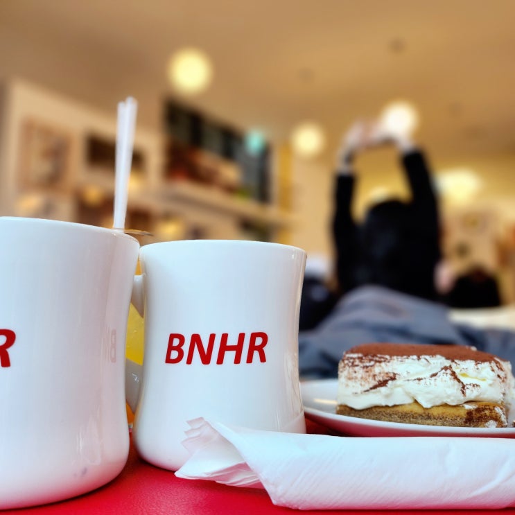 성수동 조용한 카페 BNHR 쉬어가기 좋은곳