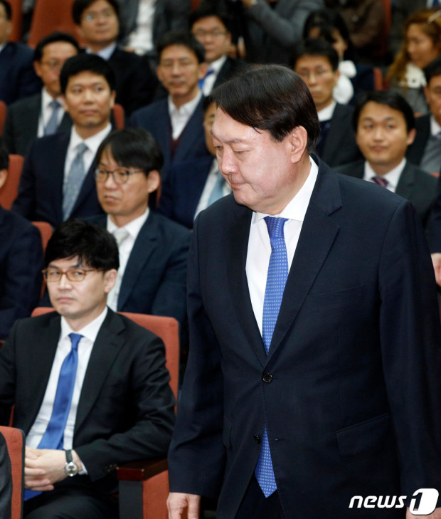 <b>한동훈</b>, 윤 <b>대통령</b>과 <b>충돌</b>