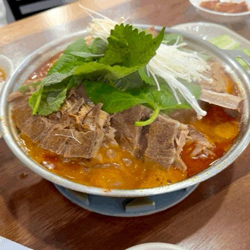  성수동 가면 들리는 필수 코스 소문난 성수 감자탕 1시간 웨이팅 감자탕 중자 수제비 사리 볶음밥 리뷰.
