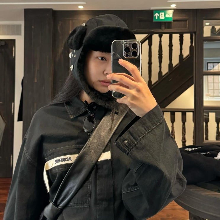  제니의 20대 런던 여행 가방으로 함께한 명품 패션 브랜드 르메르 크로와상백 추천