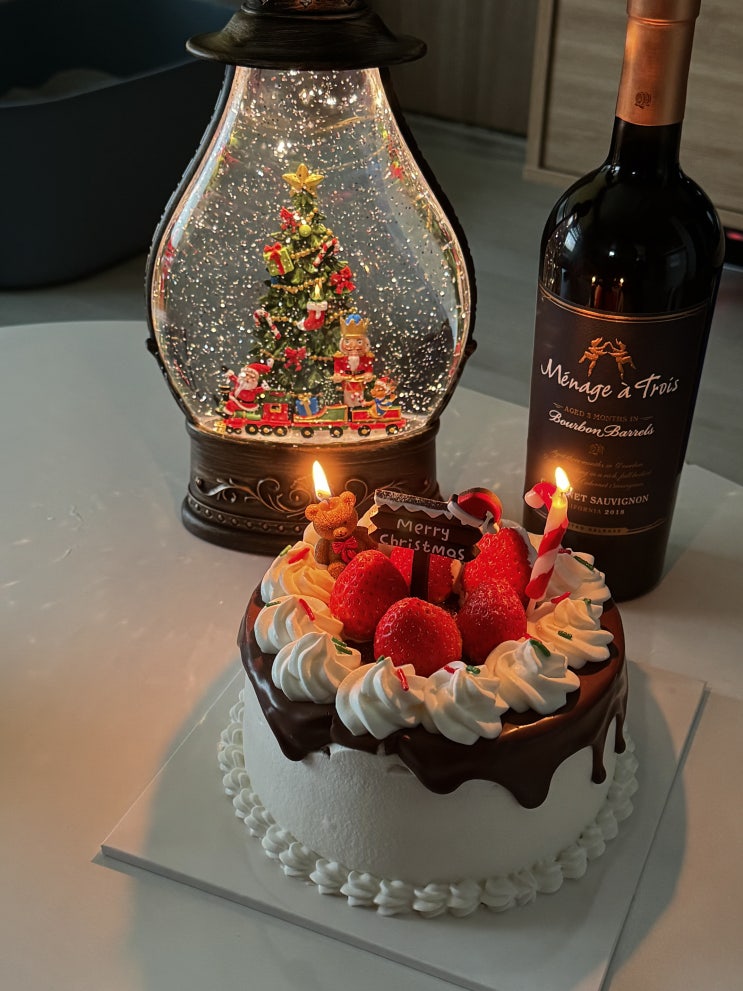  크리스마스 홈파티 | Happy Christmas | 주문 제작 케이크 및 와인 추천
