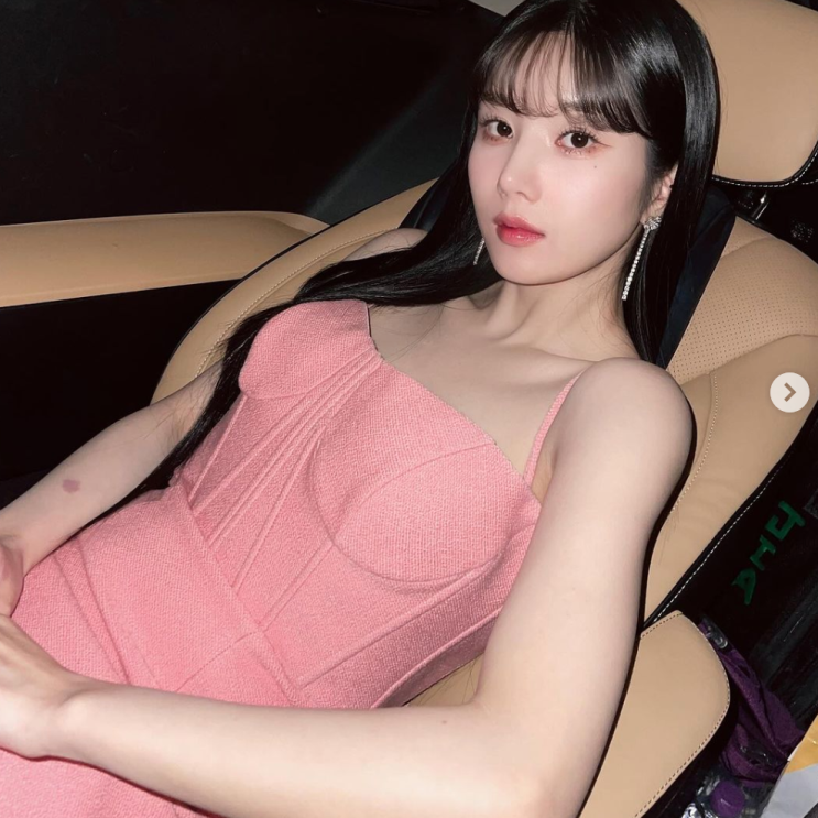  권은비 시상식 머메이드 드레스 여자 원피스 코디 브랜드는?