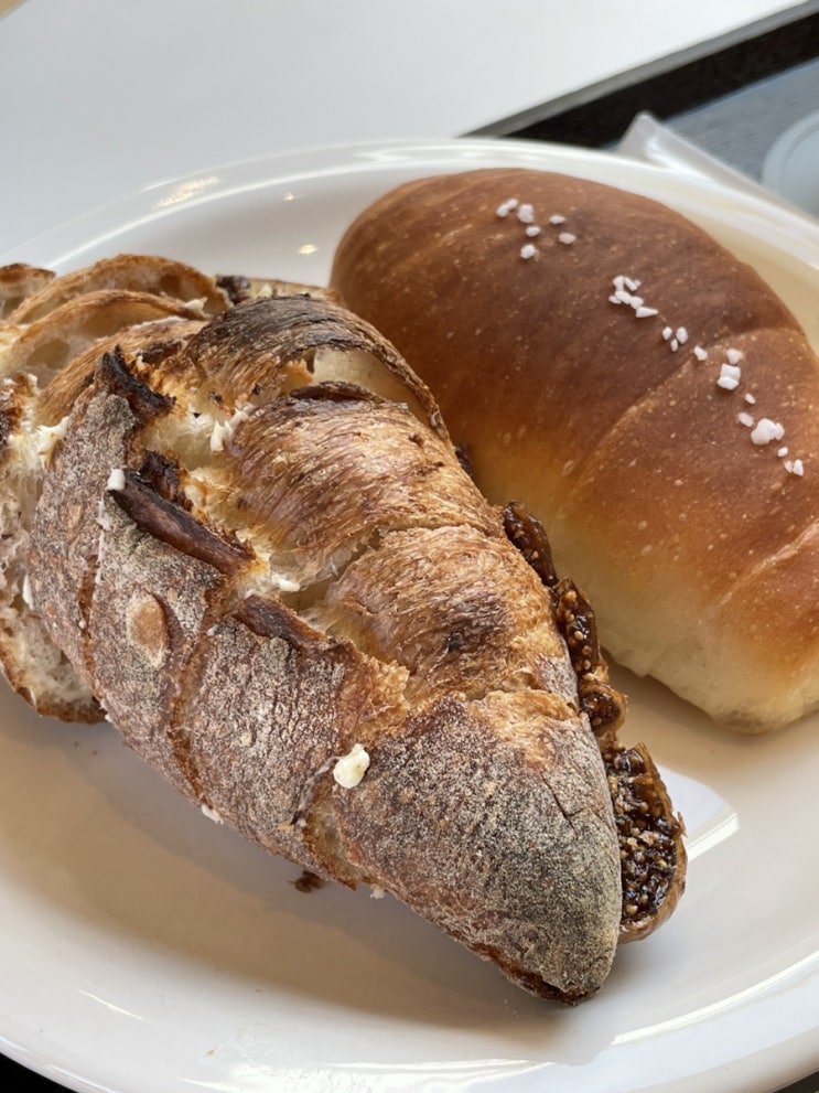  강릉 카페 퍼베이드 베이커리 가득 빵 맛집!