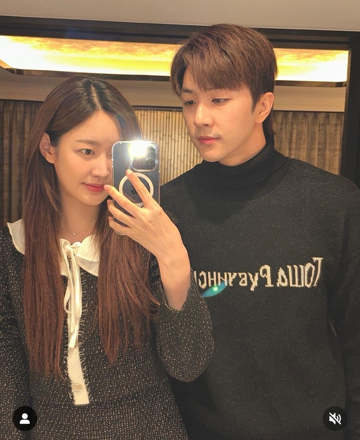 "잊을 수 없는 날" 구구단 출신 미미, 천둥 프러포즈 현장 공개 ..."함께 늙어가고 싶어" "잊을 수 없는 날" 구구단 출신 미미, 천둥 프러포즈 현장 공개 ..."함께 늙어가고 싶어"