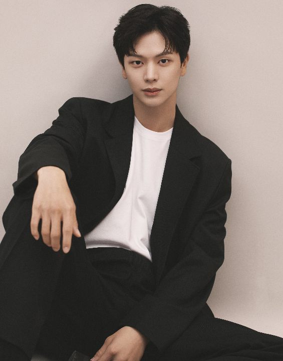 비투비 육성재 <b>아이윌미디어</b> 소속사와 <b>전속계약</b>