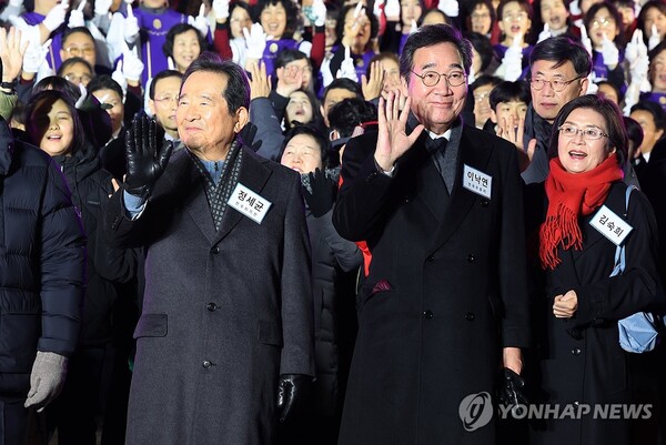 더불어민주당 <b>이낙연</b> 전 총리, <b>문재인</b> 정부 '3총리' <b>회동</b> 추진...... 
