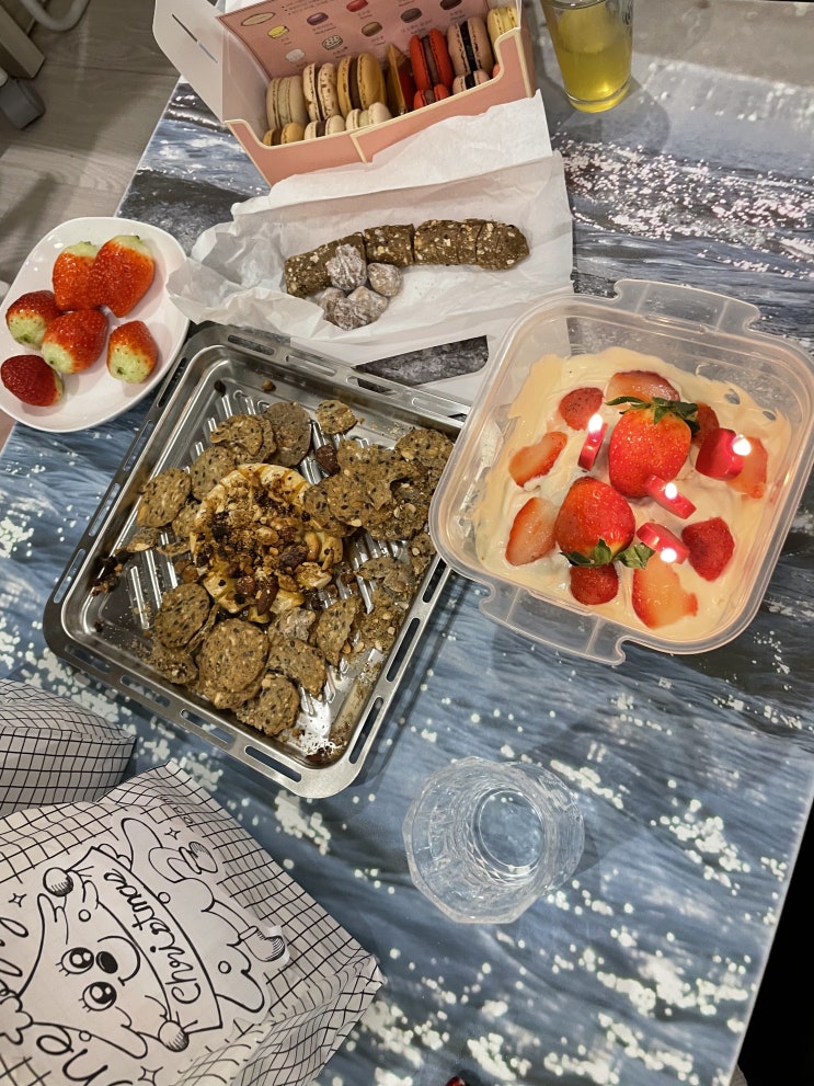  연말 만남 및 딸기 야매 케이크 후기