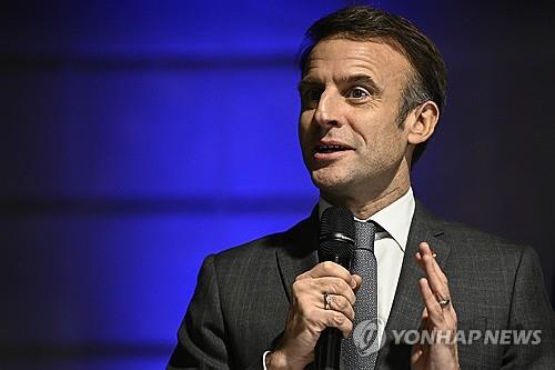<b>마크롱</b> "<b>프랑스</b>는 이민자 환영" 이민법 반발 여론 진화