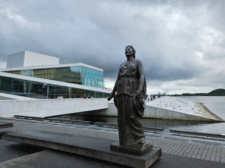 북유럽 7개국 여행 : 노르웨이 (플로 -&gt; 뵈르네파르겐 쇼핑센터  /  오슬로 -&gt; 커스틴 플래그스타드 광장 및 동상)