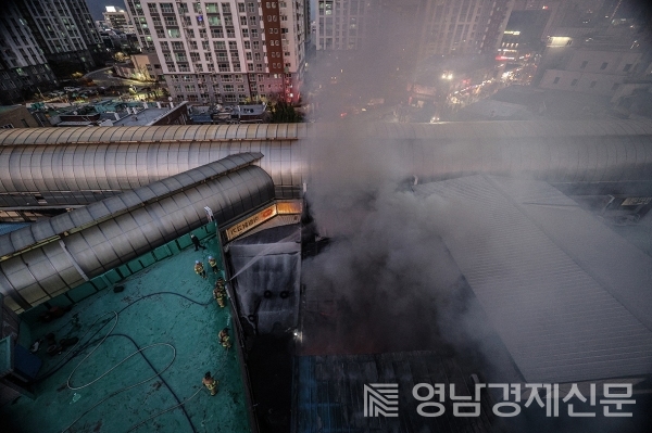 <b>대구 팔달시장</b> 불로 한때 대응 1단계…인명피해 없이 진화