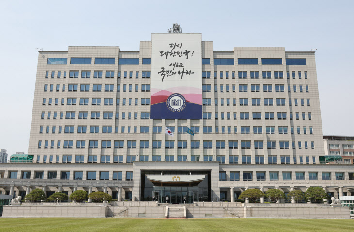 <b>대통령실</b>, ‘<b>쌍특검</b>’ 국회 통과에 “정부 이송시 즉각 <b>거부권</b>... 
