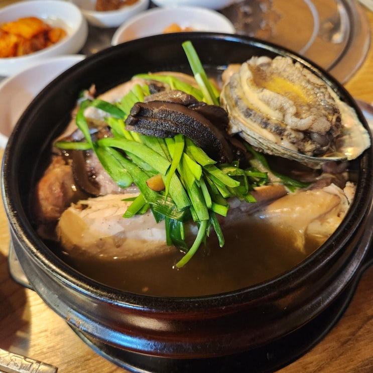  군자능이삼계탕이 맛있는 '기와집 본점'