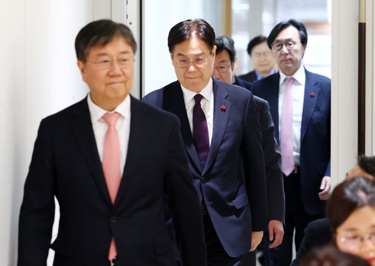 (뉴스인)尹, 대통령실 <b>비서실장</b> <b>이관섭</b>·정책실장 성태윤... 