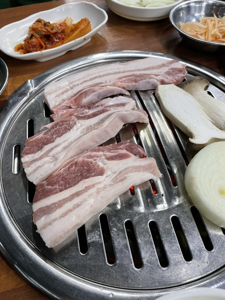  상아식당 :: 서귀포 흑돼지 맛집 도민으로 꽉 찬 식당