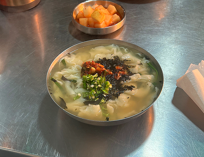  포항 죽도시장 수제비 골목 겨울이면 꼭 가야 하는 칼제비 맛집~!