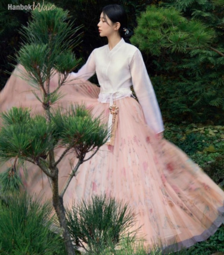 <연예가핫이슈> 수지가 수지했다 뉴욕 타임스퀘어서 증명한 '한복의 美' <연예가핫이슈> 수지가 수지했다 뉴욕 타임스퀘어서 증명한 '한복의 美'