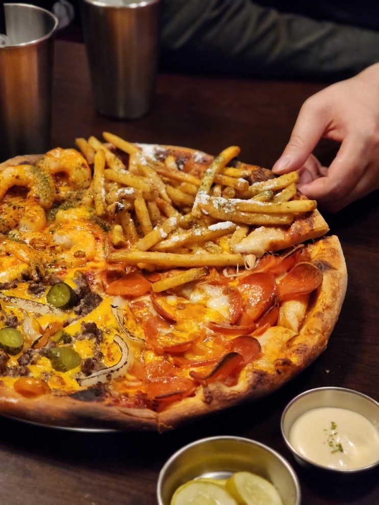 연남동 맛집 토핑가득한 백스트리트 홍대 피자