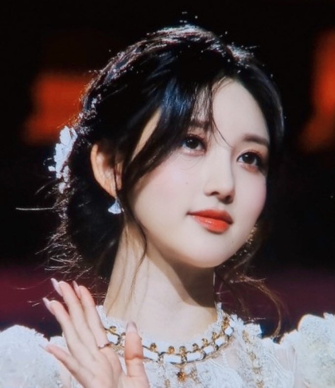 아이브(IVE) 가을 셀카 배경사진 모음(본명 나이 별명 성격)