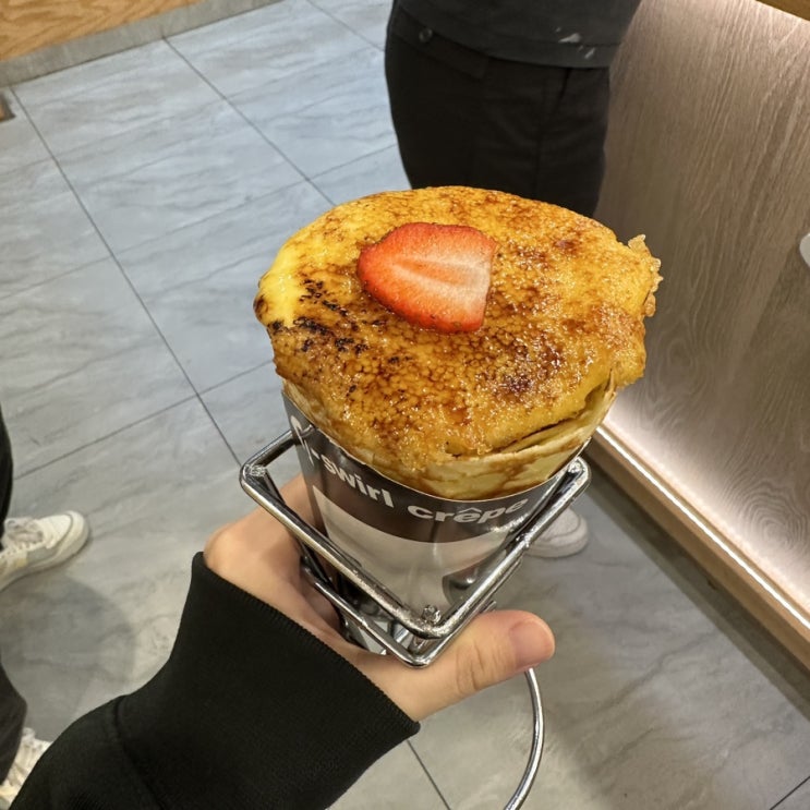  크레페 먹으러왔다