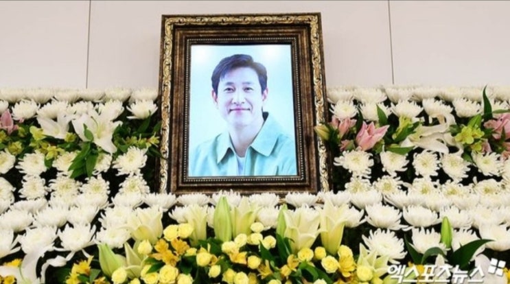 <연예가핫이슈> "어쩔 수 없다" 故이선균, 아내 전혜진에 남긴 유서 위약금 언급도 <연예가핫이슈> "어쩔 수 없다" 故이선균, 아내 전혜진에 남긴 유서 위약금 언급도