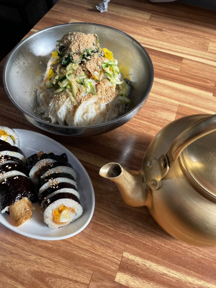 부산 동래구 안락동 충렬시장 국수 산처럼주는 국수맛집 "다락국수"