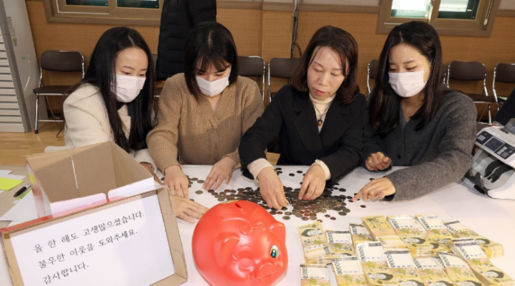 전북 <b>전주</b>, '<b>얼굴</b> 없는 <b>천사</b>' 올해도 찾아와, 8천만원 놓고... 